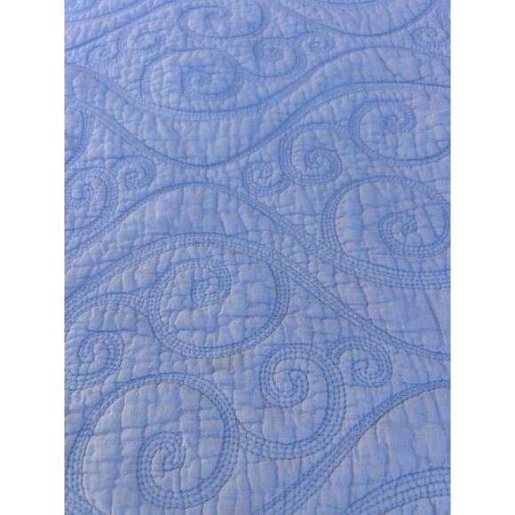 TAHARI HOME QUEEN REVERSIBLE COVERLET QUILT Light Blue swirling patterns Cotton - Picture 5 of 7